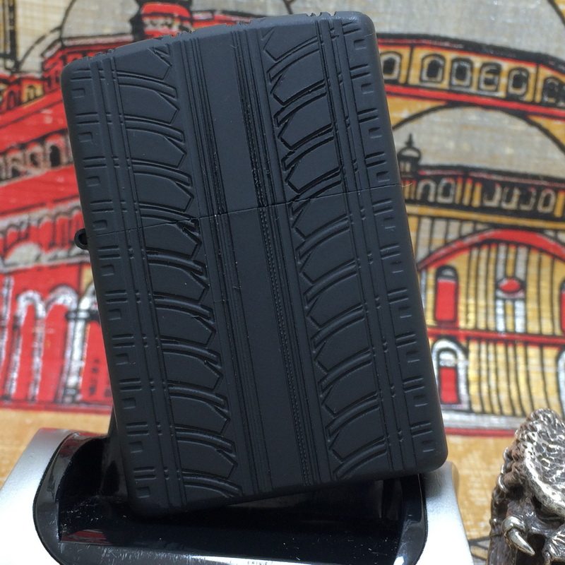 原装正版 2007年A全新超酷黑漆三面轮胎印蚀刻打火机 ZIPPO/芝宝
