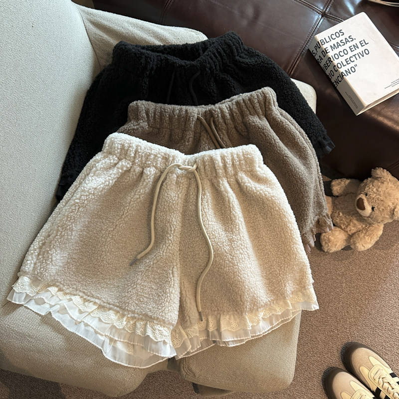 羊羔绒蕾丝花边短裤女秋冬款辣妹显瘦a字热裤小个子拼接休闲靴裤