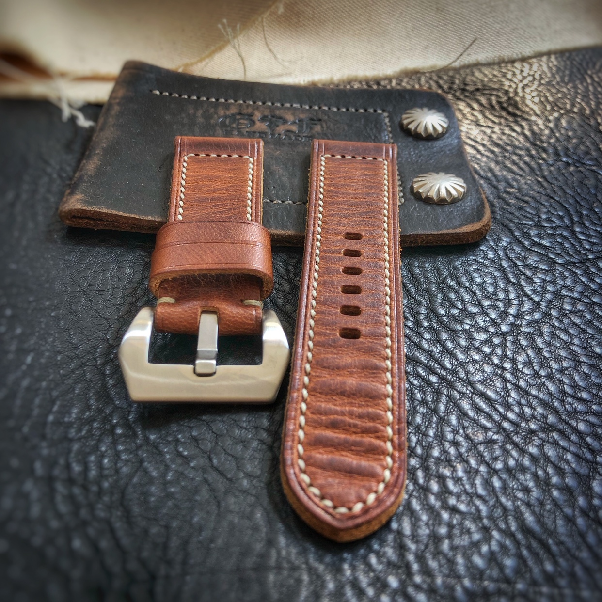 沛纳海棕色复古牛皮表带