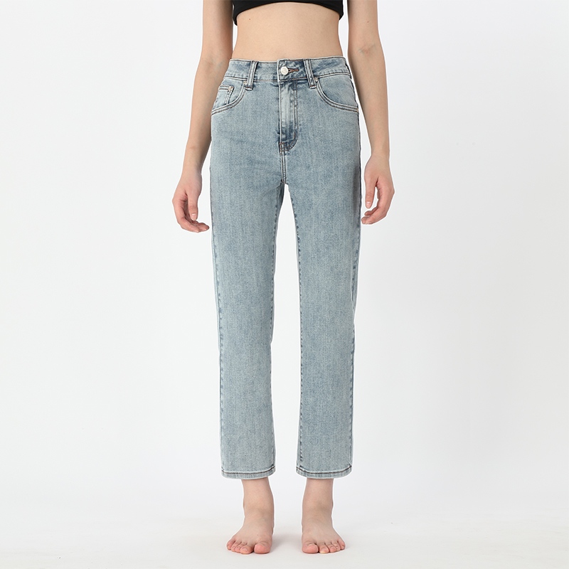 水洗宽松浅蓝小直筒复古牛仔裤