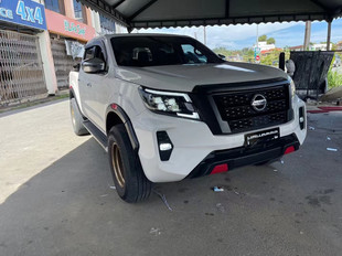 适用15 四透镜LED日行灯流光转向大灯总成 20纳瓦拉NP300皮卡改装