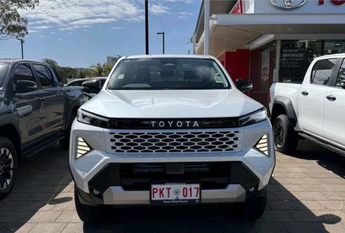 适用26年海拉克斯HILUX TRAVO前杠改装流光转向灯日行灯雾灯总成