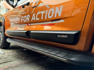 适用2024年三菱TRITON L200皮卡改装车身防刮板车门防撞条装饰条