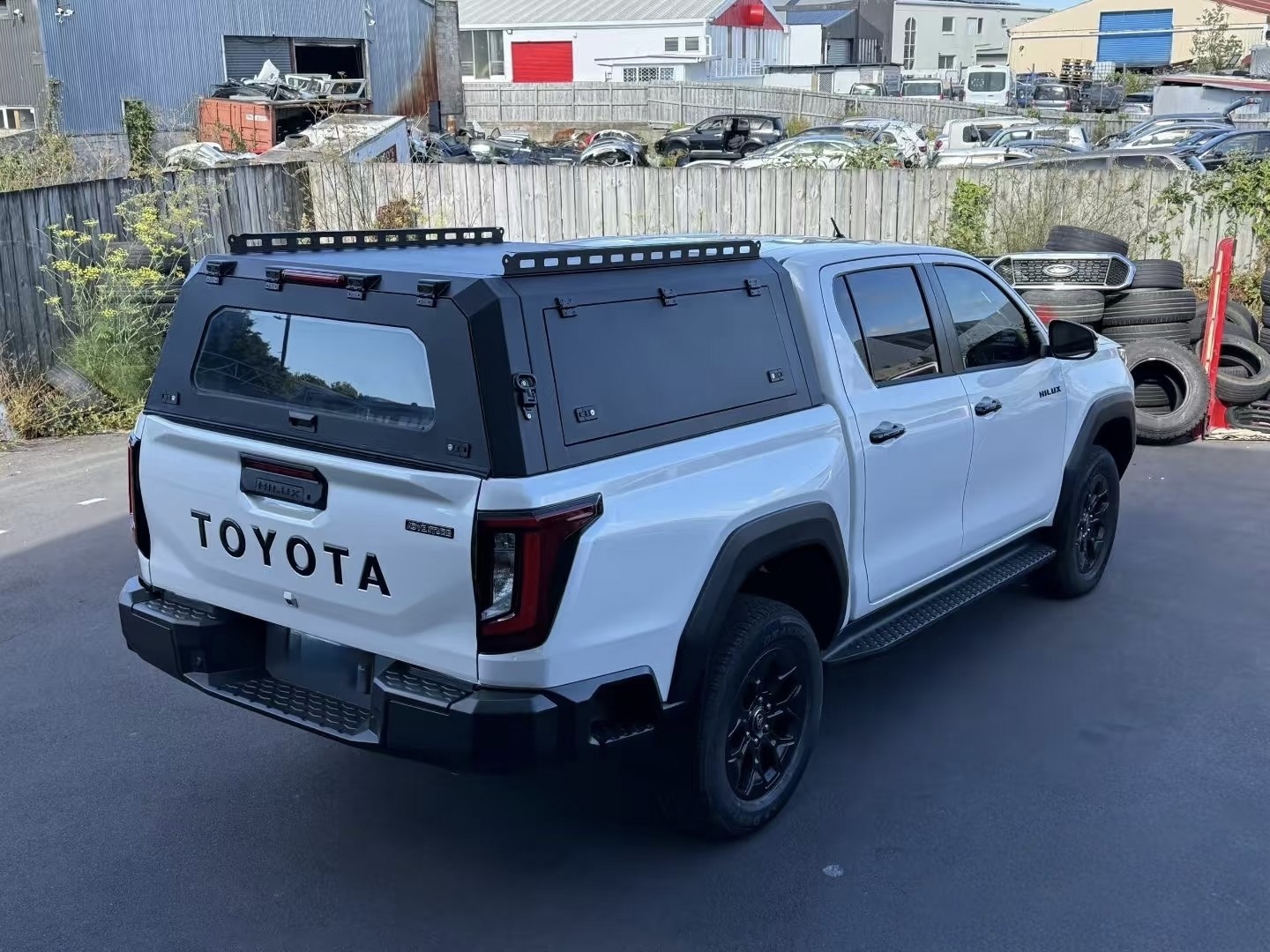 适用于2026年海拉克斯HILUX TRAVO改装后箱盖三开门高盖尾箱盖