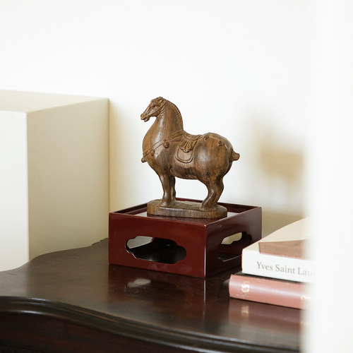 ladylike沉香木雕生肖马摆件