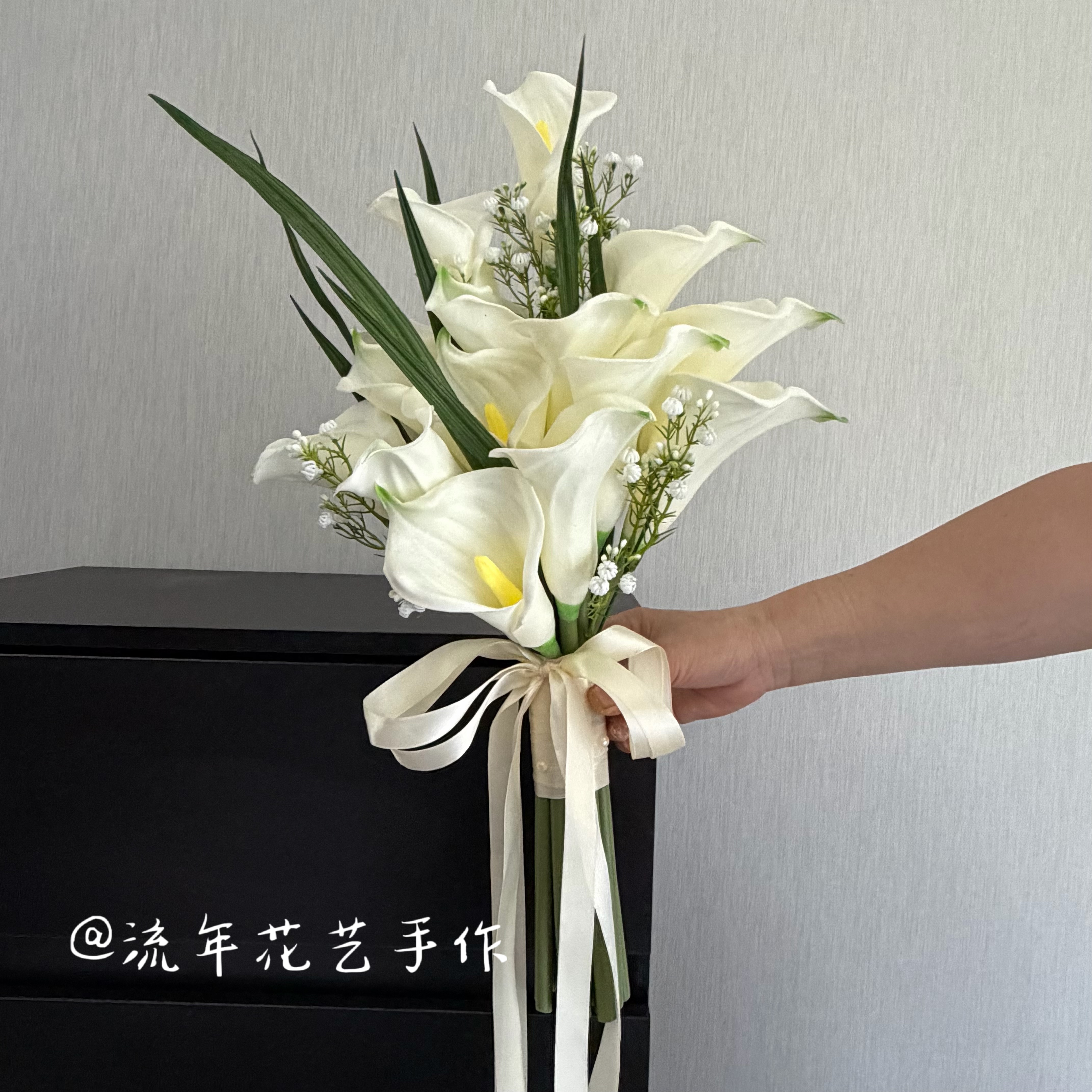 new流年花艺手作定制ins风加重马蹄莲手捧婚礼毕业领证花束推荐