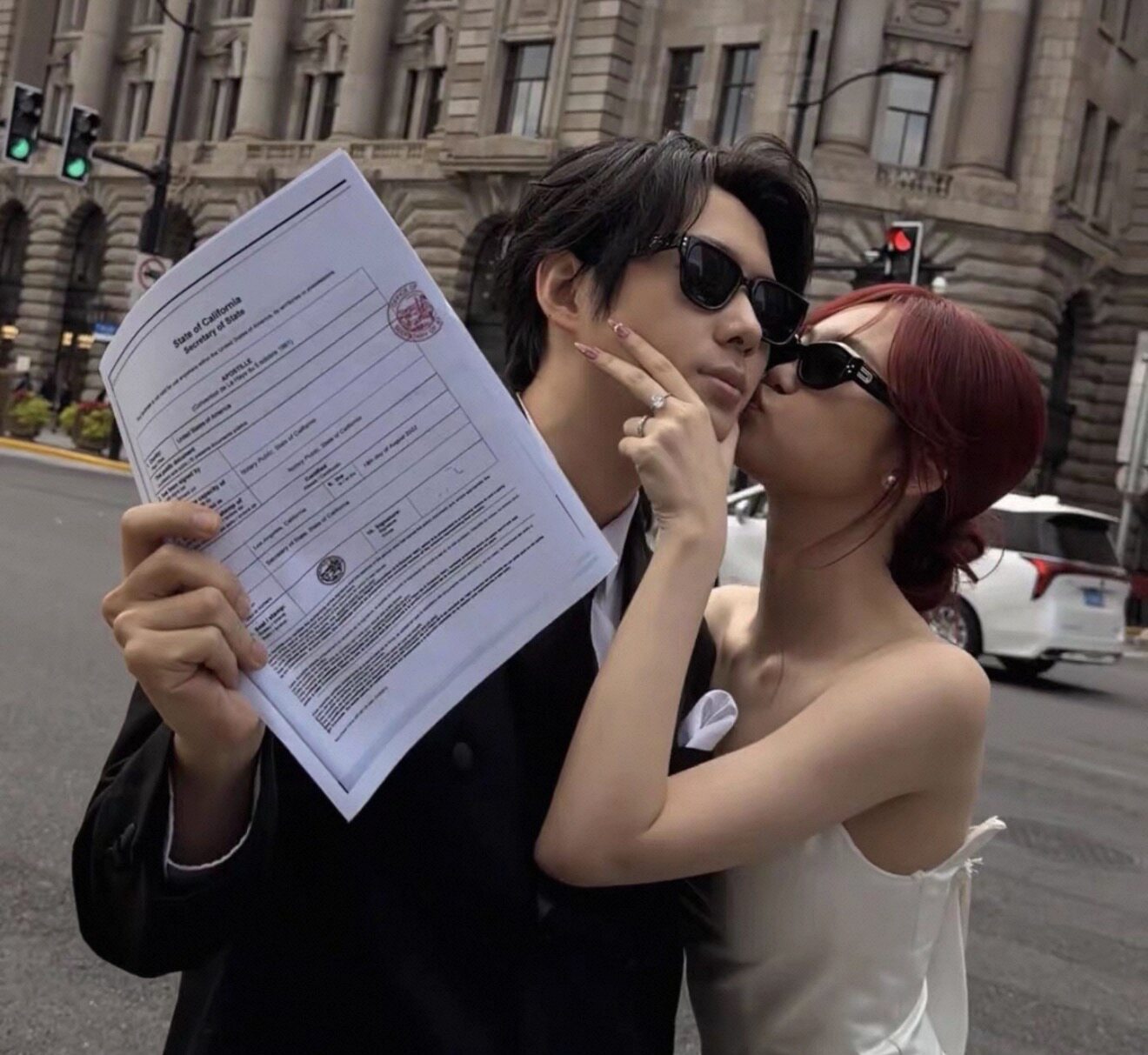 影楼拍照道具美式结婚证婚纱照拍照道具订婚书ins风hot仿真结婚证图片