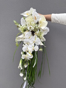new白色韩系婚礼手捧花新娘结婚仿真花成品海芋花束领证珍珠瀑布