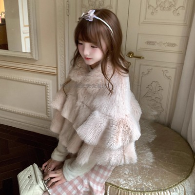 冬日毛茸茸粉色斗篷外套仿皮草