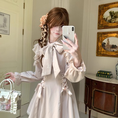 早秋温柔千金甜美长袖连衣裙