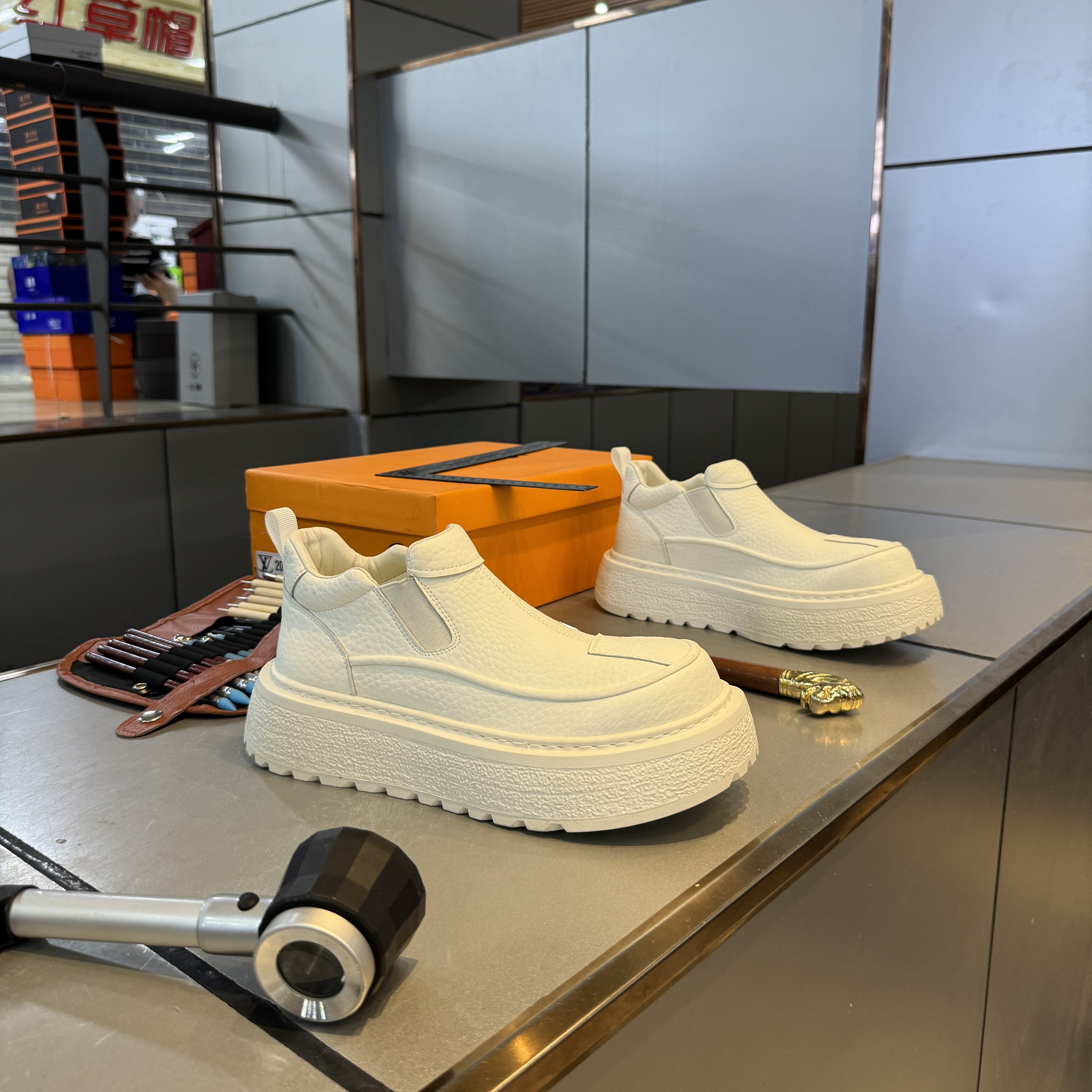 2025年冬季新款男士皮面拼接厚底增高鞋软底透气休闲鞋运动鞋潮鞋