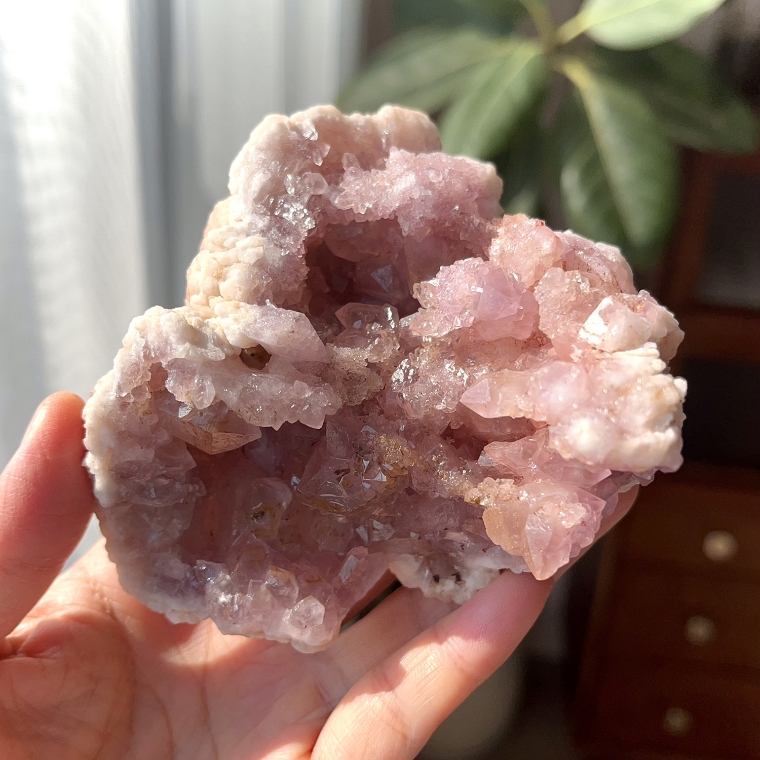 天然阿根廷粉晶洞造型好看