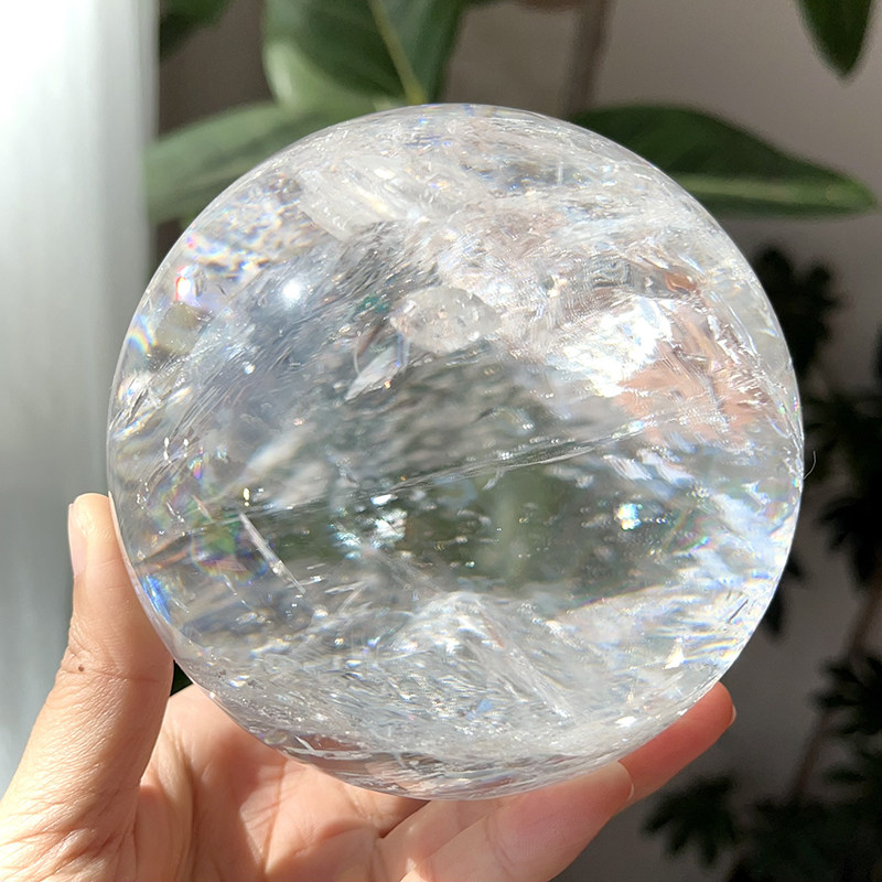天然阿赛白水晶彩虹球摆件