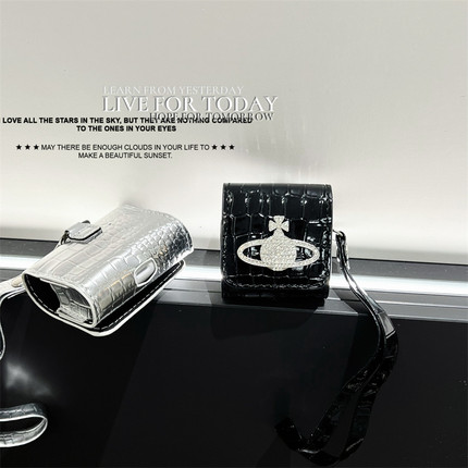 欧美潮牌奢华皮质耳机套适用Airpods pro保护套高级感创意镶钻土星球苹果3代耳机包Airpods 4新款女生2代挂绳