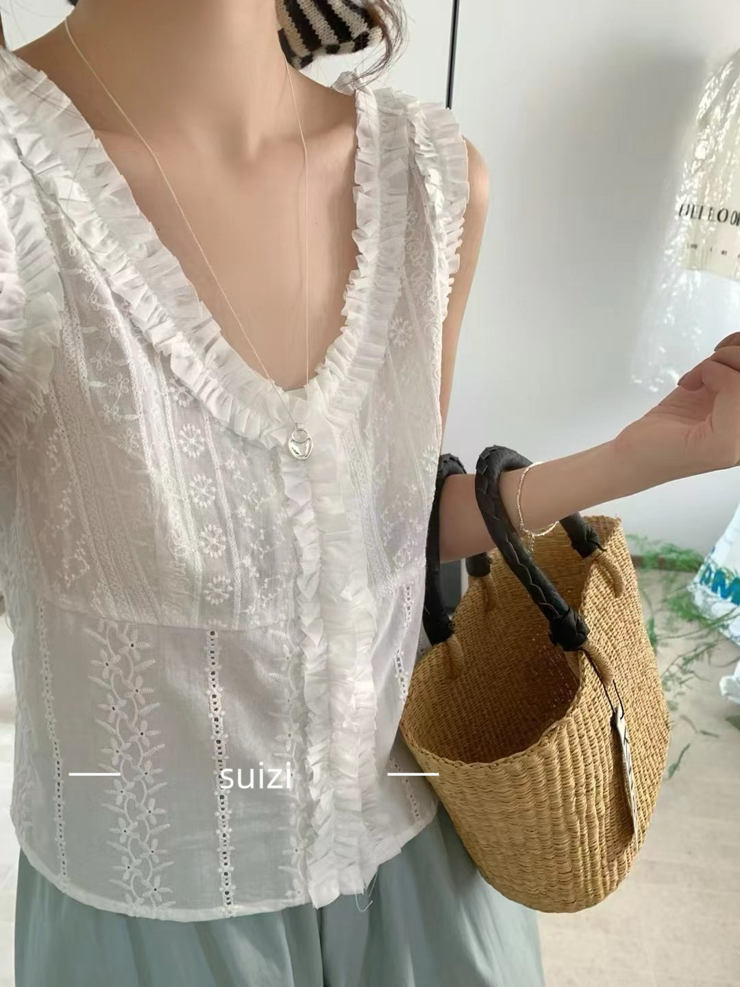 2025春款新款女装蕾丝花边无袖背心女短款宽松显瘦百搭上衣