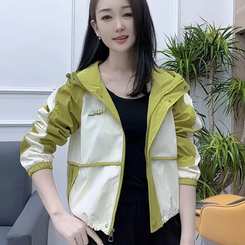 设计感撞色冲锋衣短外套女2025秋季新款气质减龄宽松显瘦连帽上衣