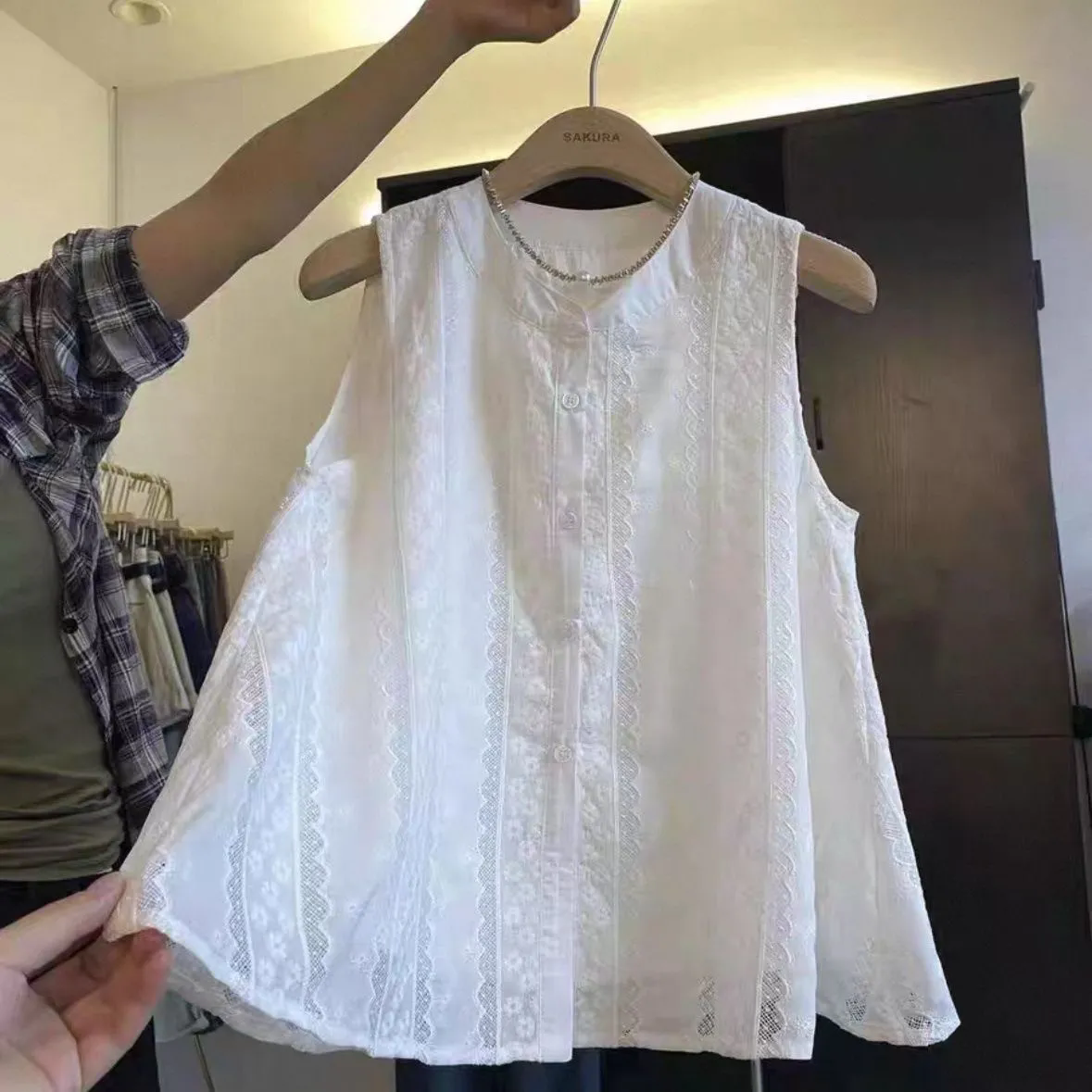韩系白色蕾丝拼接无袖背心衬衫女夏季设计感宽松洋气娃娃衫上衣潮