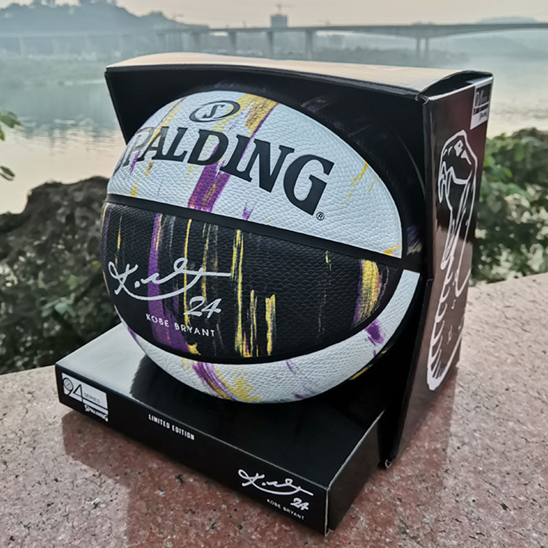 斯伯丁科比签名篮球限量款黑曼巴纪念珍藏7号橡胶kobe篮球84-131Y