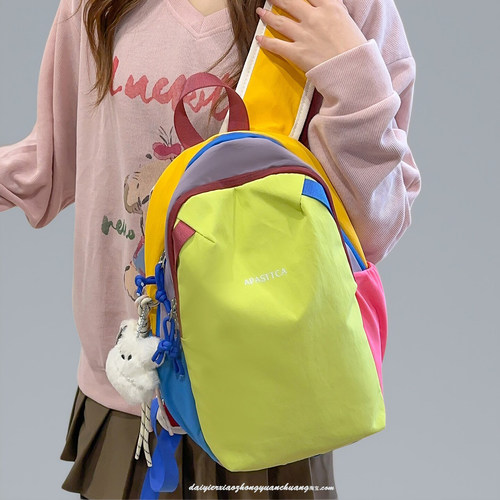 日系多巴胺轻量防轻泼水双肩包