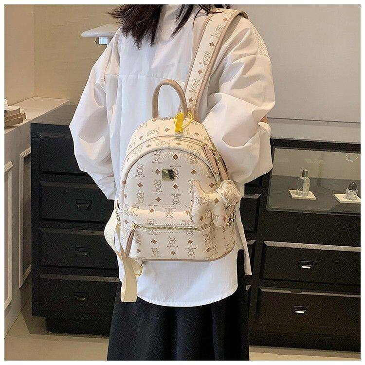 包包女双肩背包网红洋气潮流百搭旅行包大学生女士上课通勤包