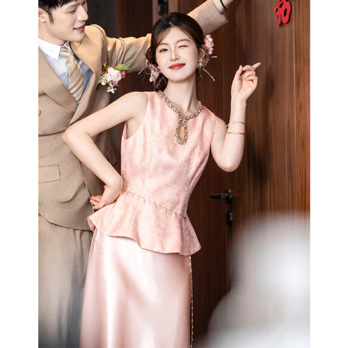 新中式粉色订婚敬酒礼服裙两件套