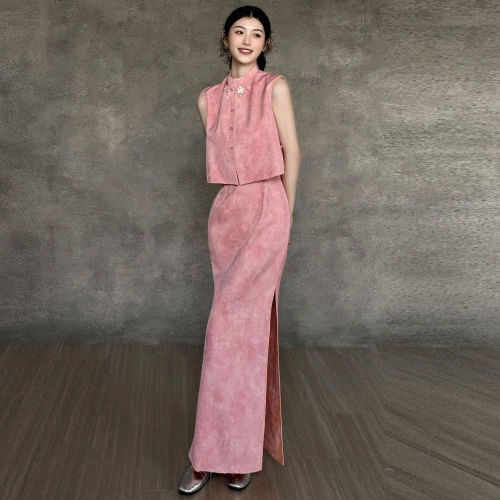 粉色晨袍女新娘高级感订婚礼服裙