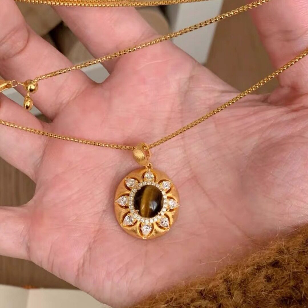 法式复中古美拉德虎眼石镶锆钻太阳花项链高端轻奢小众级感锁骨颈