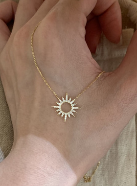 复古金色太阳花镶钻锆石镂空星芒项链轻奢高端小众级设计感锁骨颈