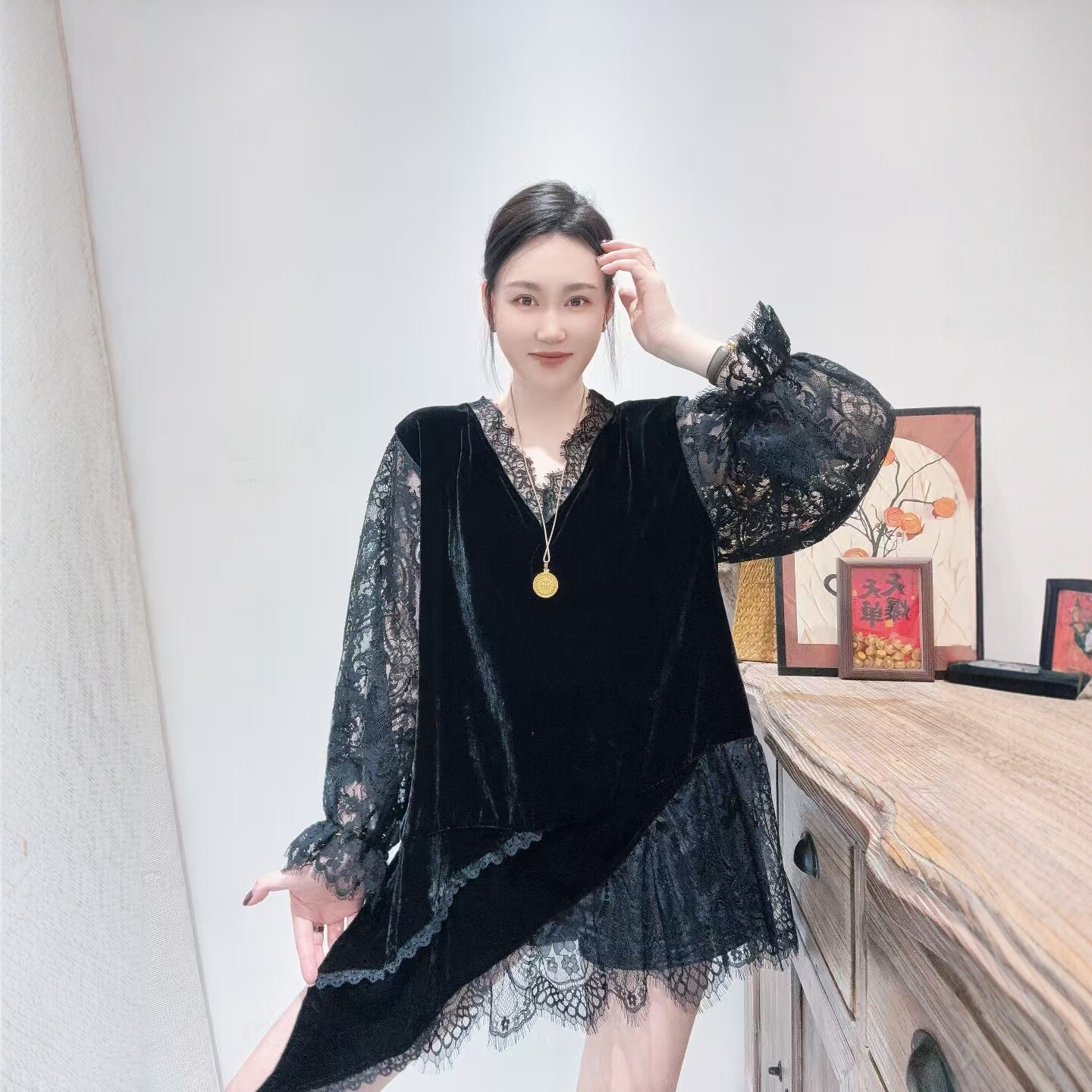 假两件蕾丝拼接金丝绒衬衫女2026
