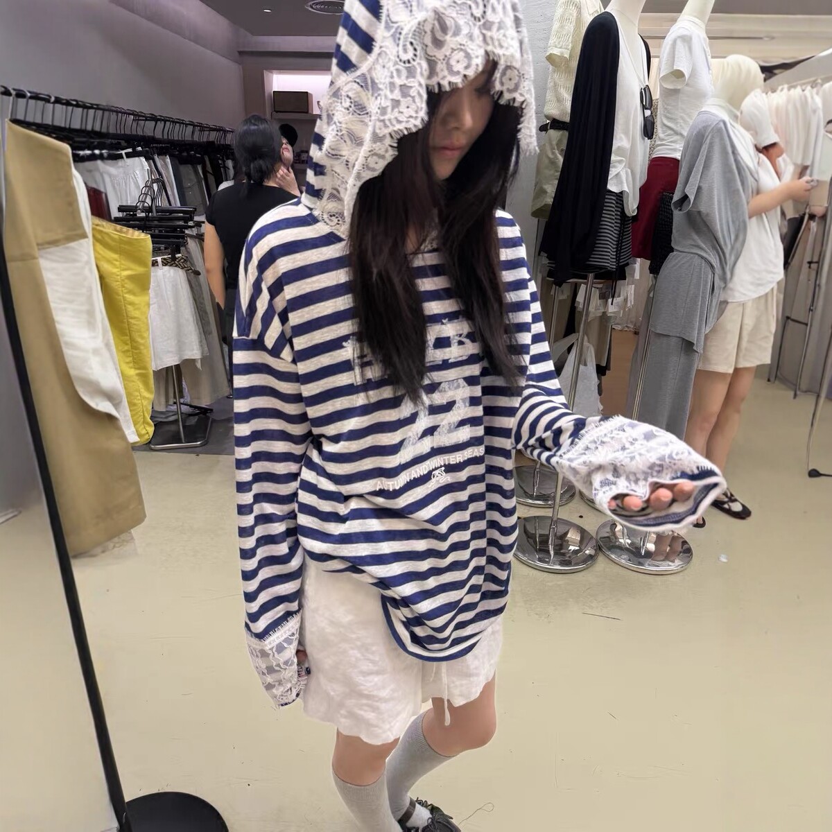 条纹蕾丝连帽百搭休闲长袖T恤女