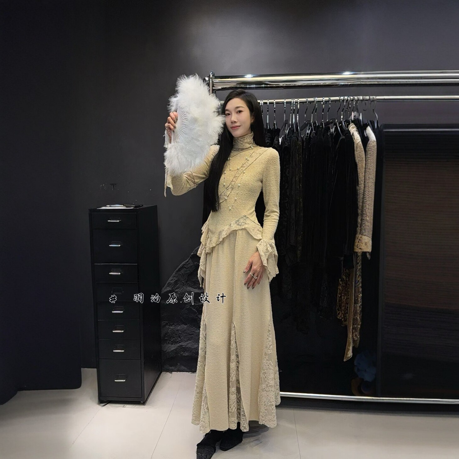 堆堆领不规则拼蕾丝长袖t恤女潮