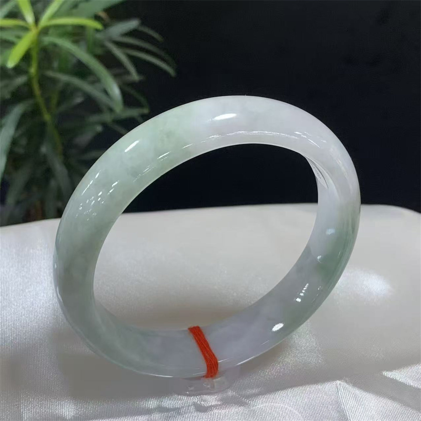 62.8圈口缅甸天然A货翡翠飘花大圈口手镯 有证书