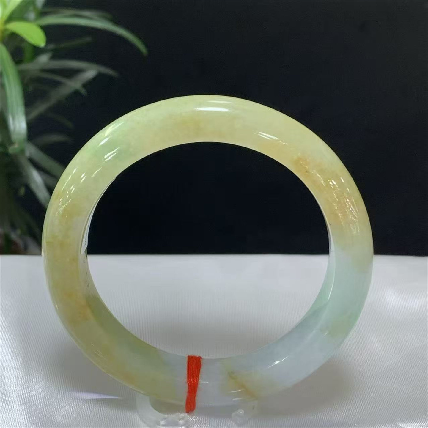 特价57圈口天然翡翠黄加绿手镯 A货有证书