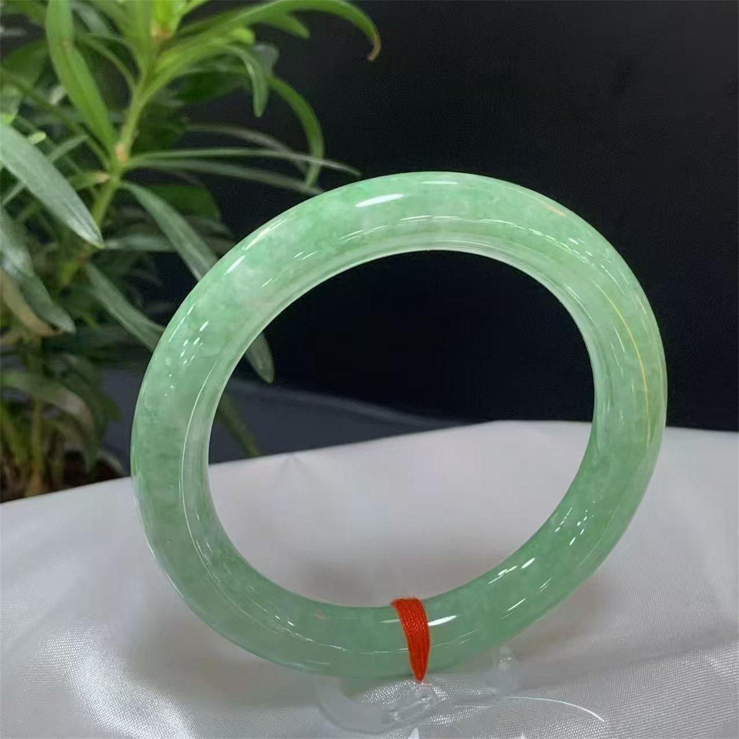 55圈口天然A货翡翠满色圆条手镯 正品有证书