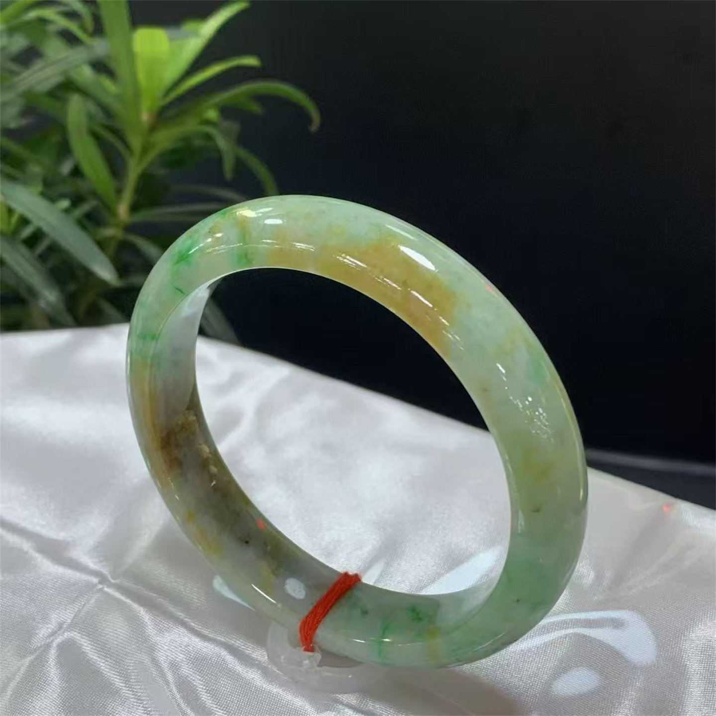 60圈口天然A货翡翠黄加绿大圈口手镯 正品有证书