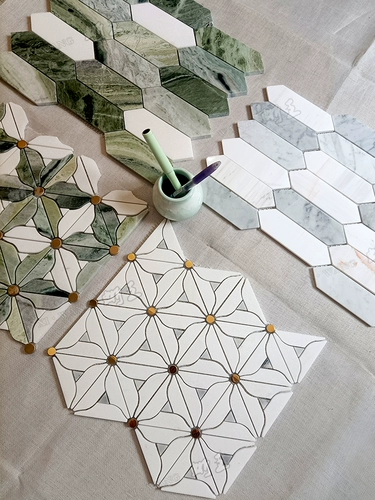 Раковина натуральная камень мозаика с падающим покровительством туалет мраморная плитка на стена плитка ванная комната ванная комната фон стена ретро