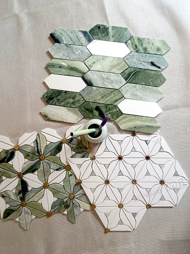 Раковина натуральная камень мозаика с падающим покровительством туалет мраморная плитка на стена плитка ванная комната ванная комната фон стена ретро