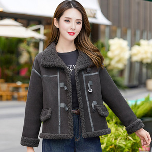 2025冬季新款中年妈妈装时尚加绒外套短款中青年女装羊羔毛领上衣