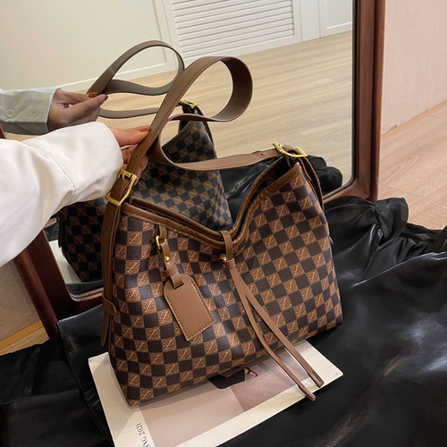 Демисезонная вместительная и большая сумка на одно плечо, брендовая универсальная сумка через плечо, коллекция 2023