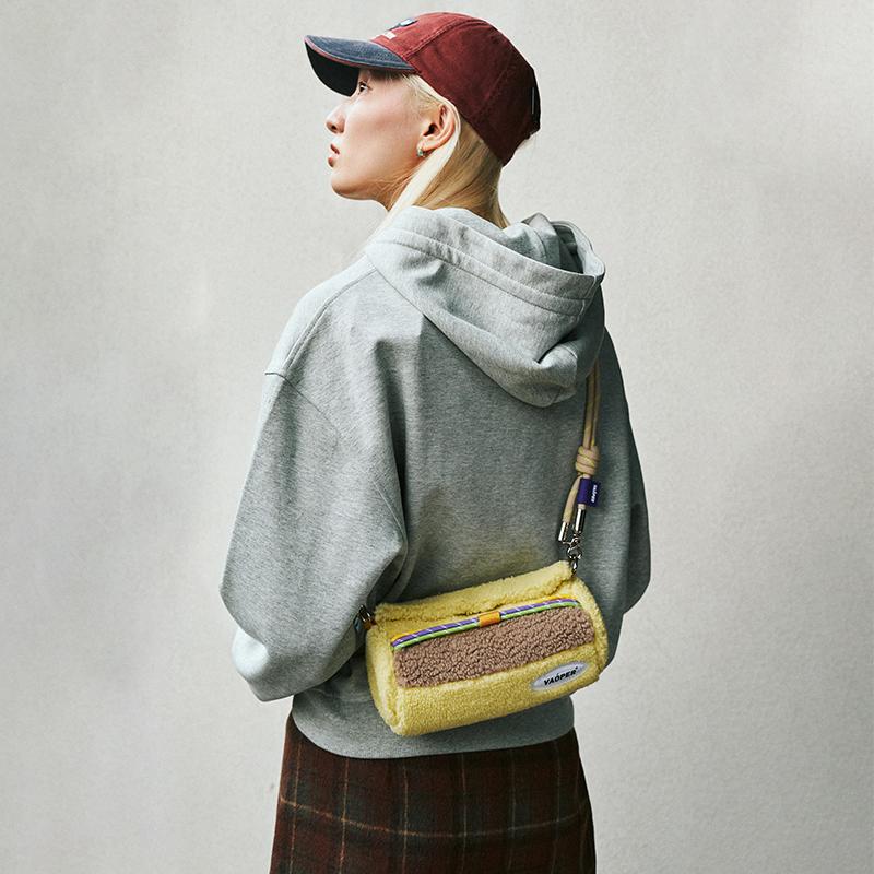 日常百搭羊羔毛斜挎小包