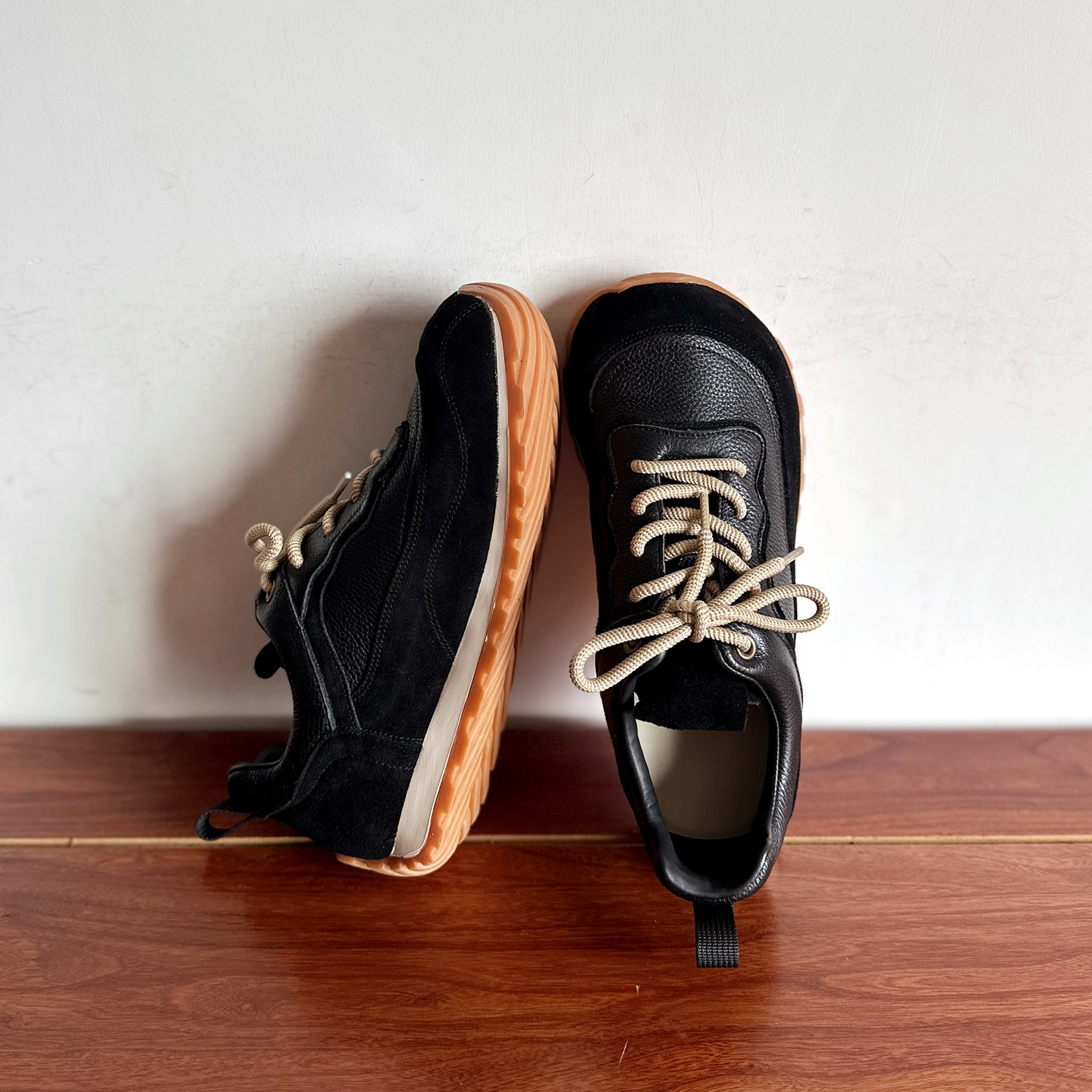 头层牛皮宽松舒适系带休闲鞋