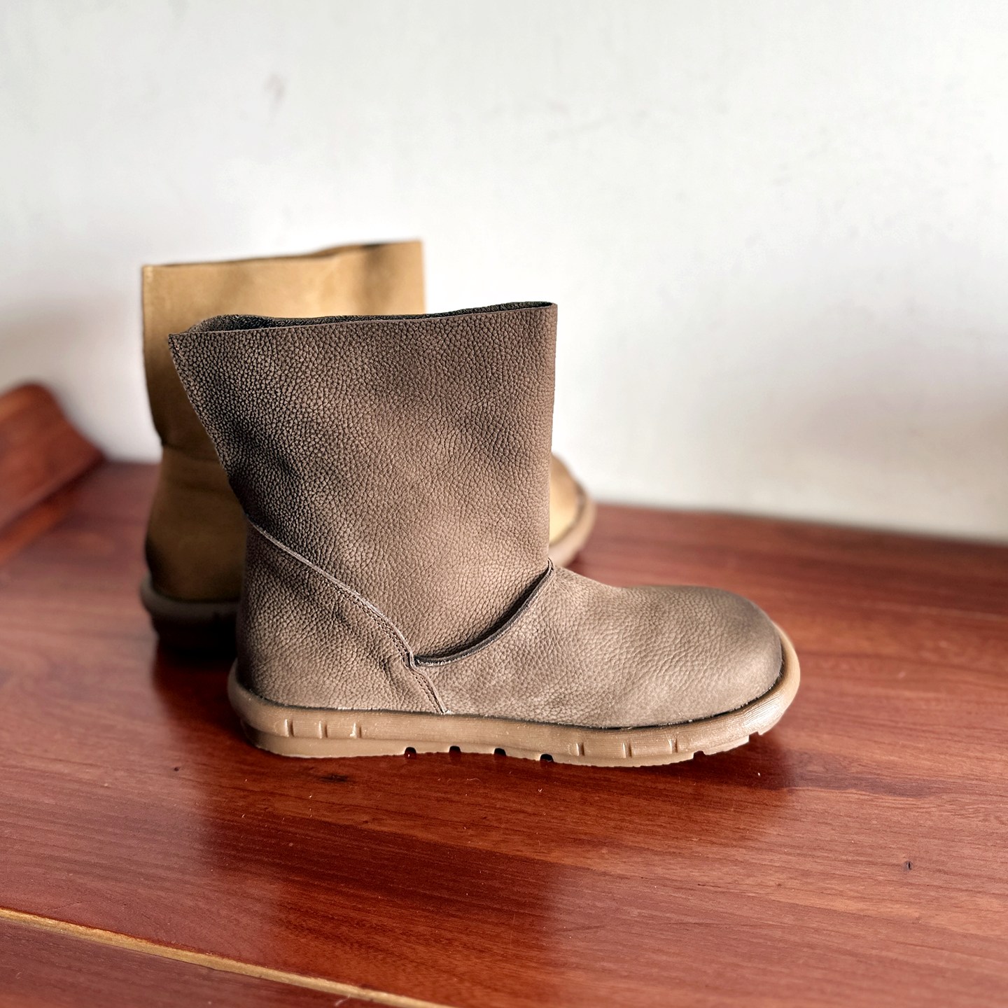 女鞋极简风头层牛皮圆头短靴