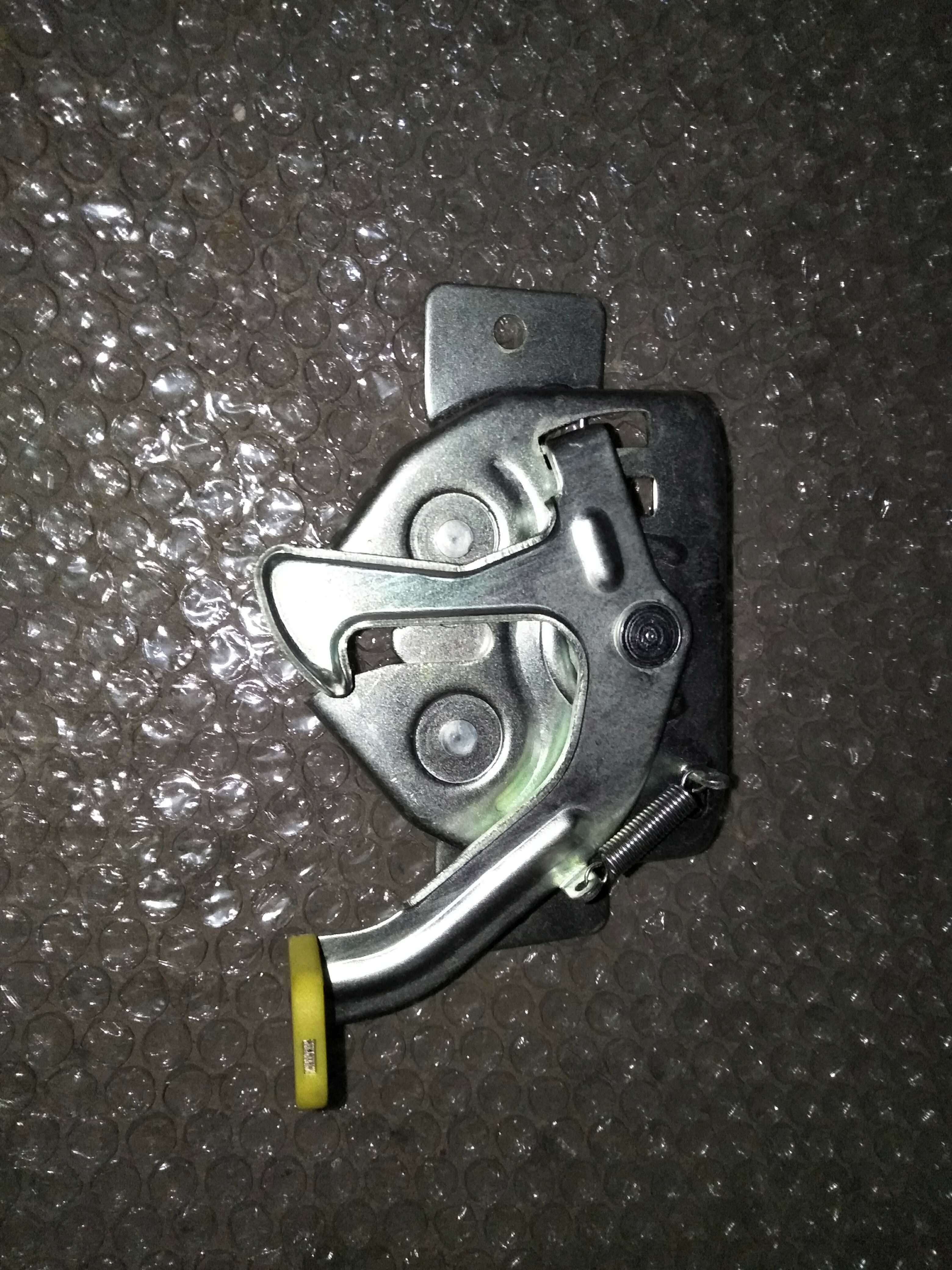 北汽威旺m20前机盖锁块  威旺m30前机盖锁块  威旺前m35机盖锁块