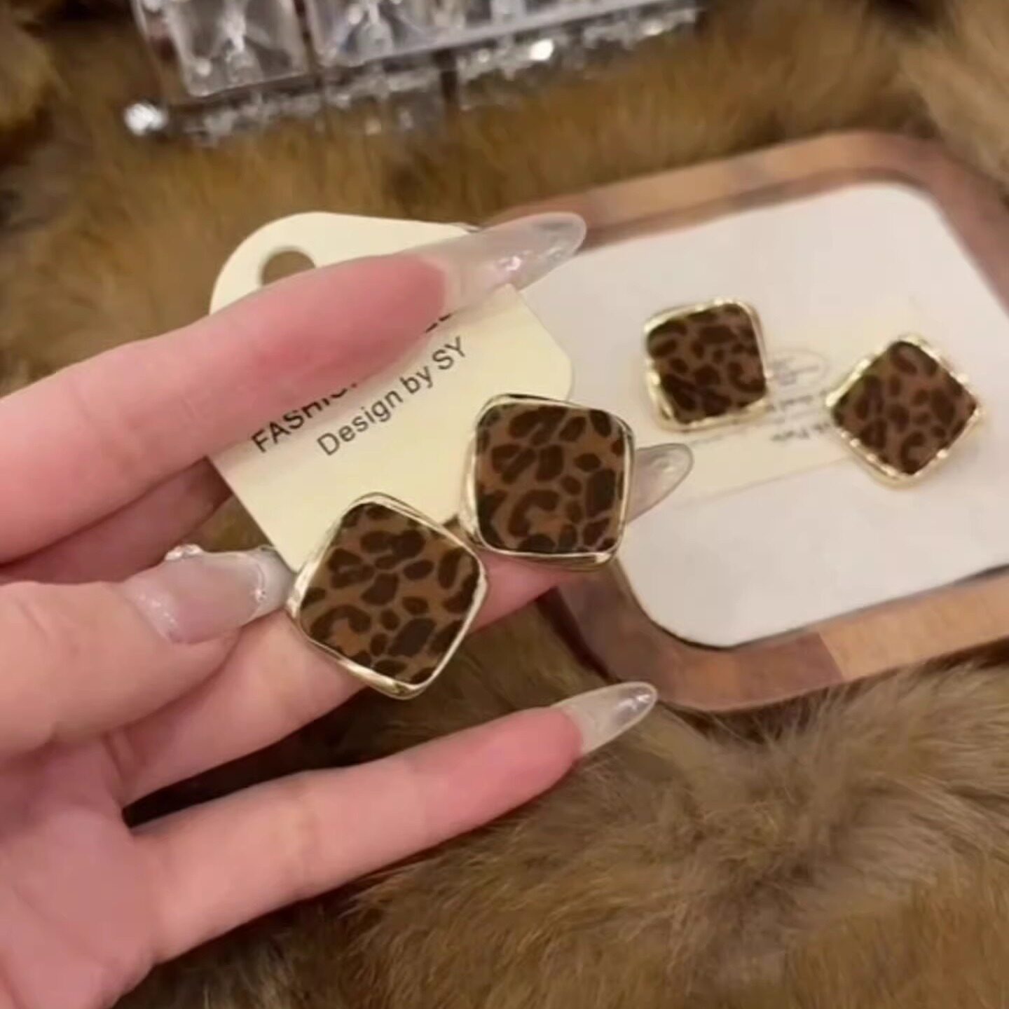 2025新款爆款豹纹耳钉轻奢高级感气质大气独特耳环女人味耳饰秋冬