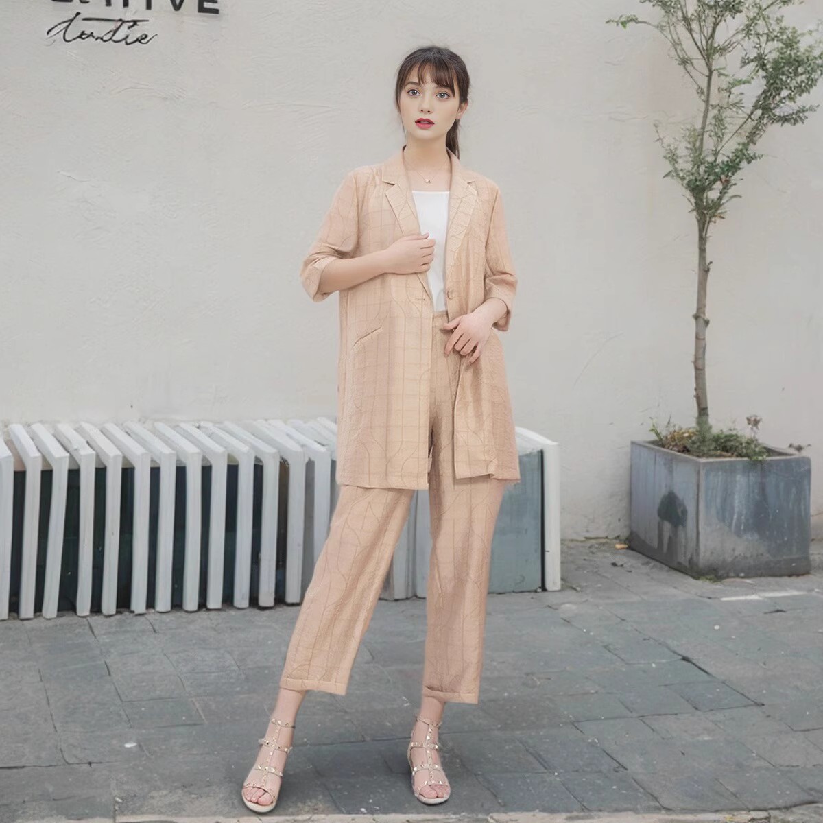 奕涵淏秋女R12S181天丝暗格薄防嗮西服外套+裤子宽中长卡其新中式