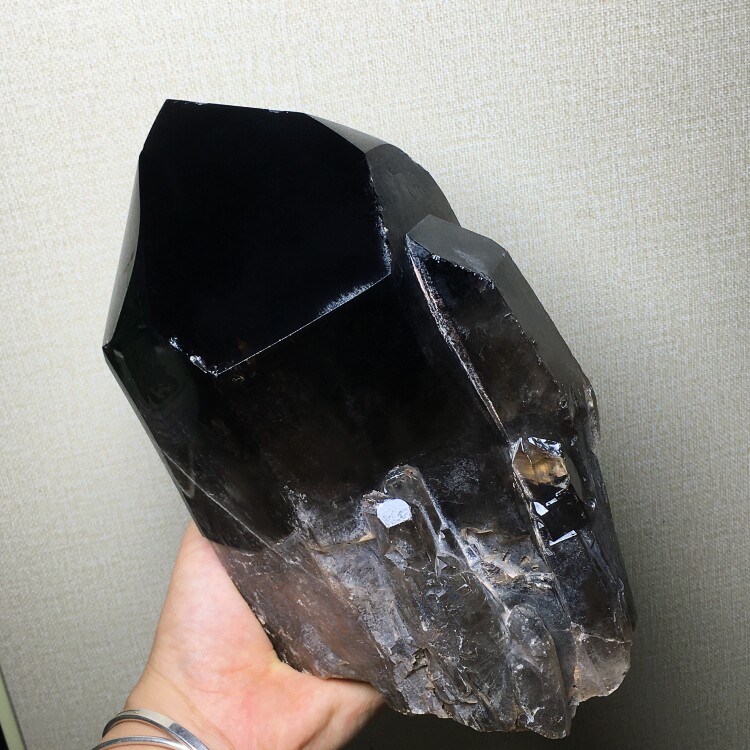 天然黑水晶簇骨干城堡资料库摆件