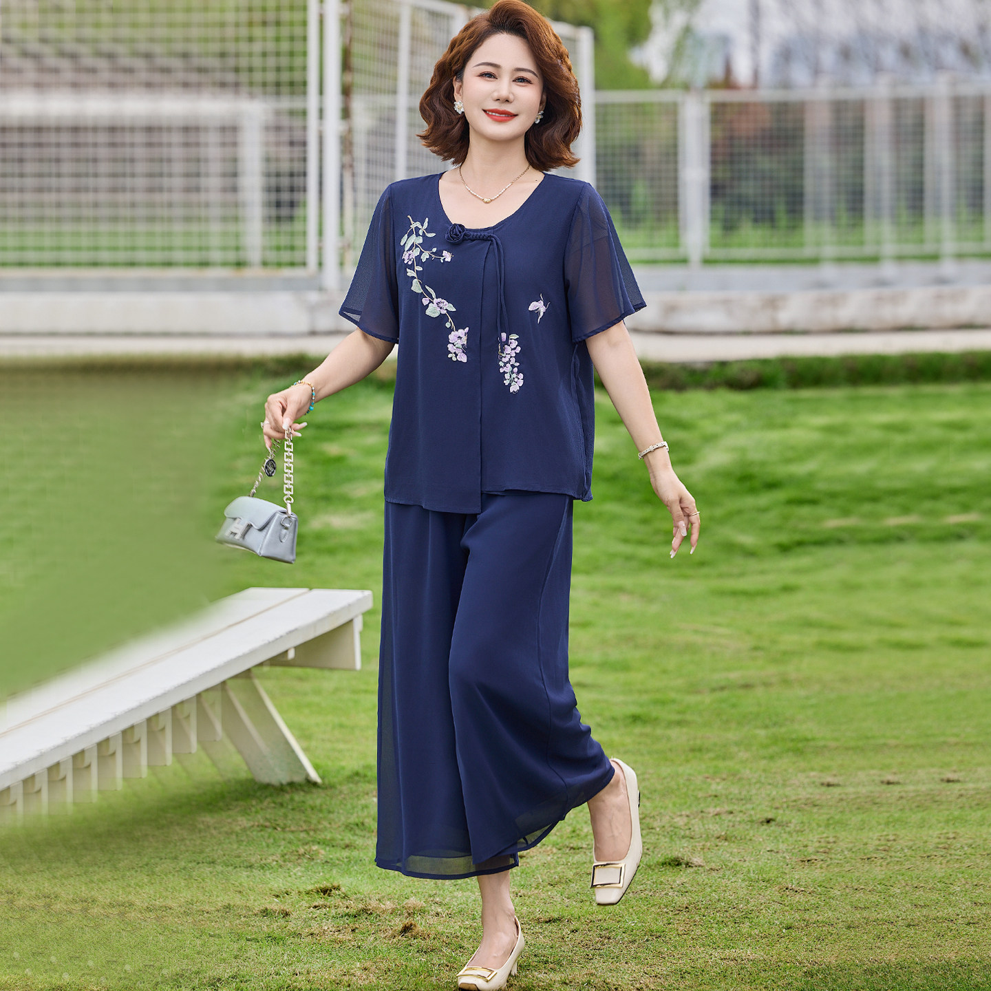 妈妈夏装套装洋气短袖T恤新款上衣中老年人夏季雪纺小衫女两件套