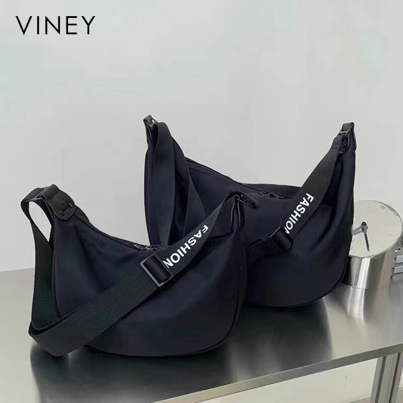 Viney包包女士2025新款女包斜挎大包牛津布大容量饺子百搭单肩包