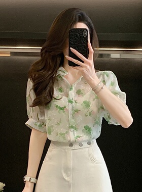 泡泡袖翻领短袖衬衫女夏季新款气质碎花宽松显瘦遮肉透明雪纺上衣