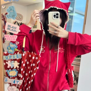 星月豚骨“苹果猫”显白红色古早宅萌花边格子秋冬连帽猫耳外套女